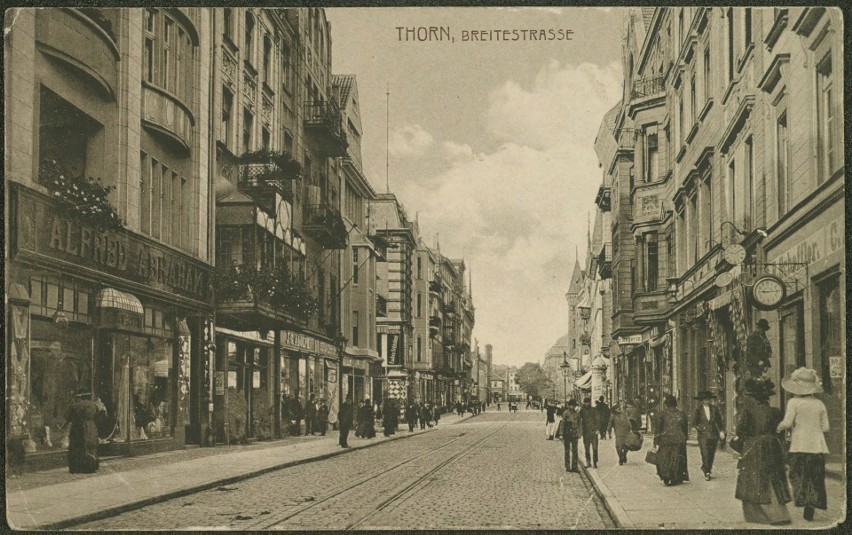 Tak prezentowała się ulica Szeroka na początku XX wieku. Po...