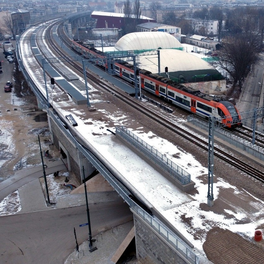 Kraków. Inwestycje kolejowe w Krakowie postępują. Tak teraz wyglądają okolice zabytkowego wiaduktu przy ul. Miodowej