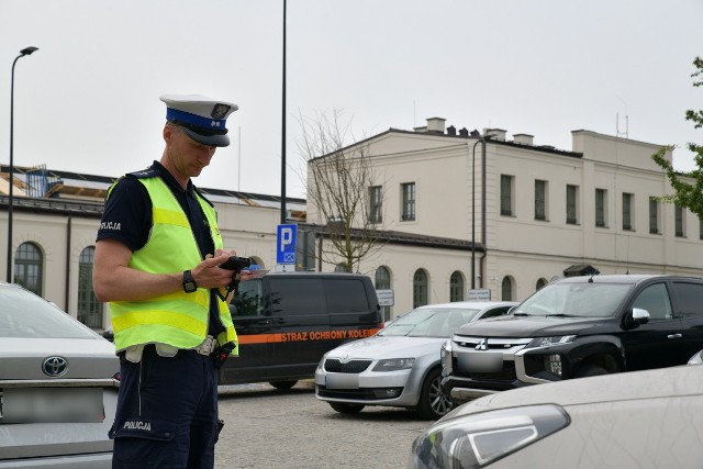 Akcja kontroli pojazdów do przewozu osób trwała w piątek. Skontrolowano 400 pojazdów