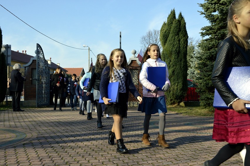 Staszkówka. Uroczyście świętowano rocznice niepodległości. W kościele odsłonięto okolicznościową tablicę