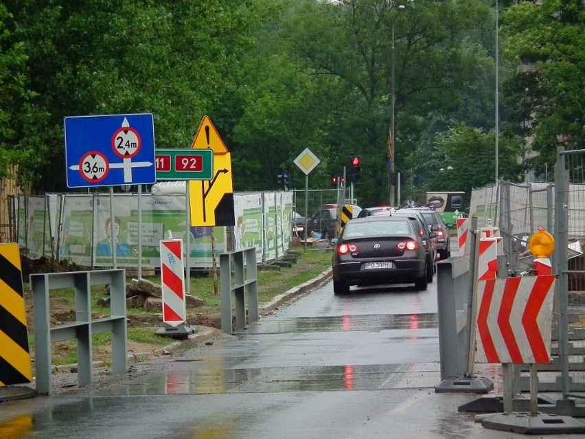 Wielkie utrudnienia na al. Niepodległości. Budują kolektor