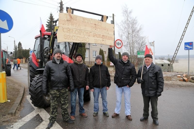 Knyszyn. Rolnicy blokują drogę krajową 65 z Białegostoku do Ełku (zdjęcia)
