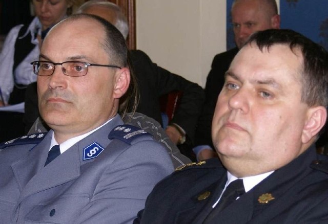 Komendant policji Jacek Kaczmarek i komendant straży pożarnej Karol Skowroński uważają, że bezpieczeństwo mieszkańców naszego miasta poprawiło się w ostatnich latach.