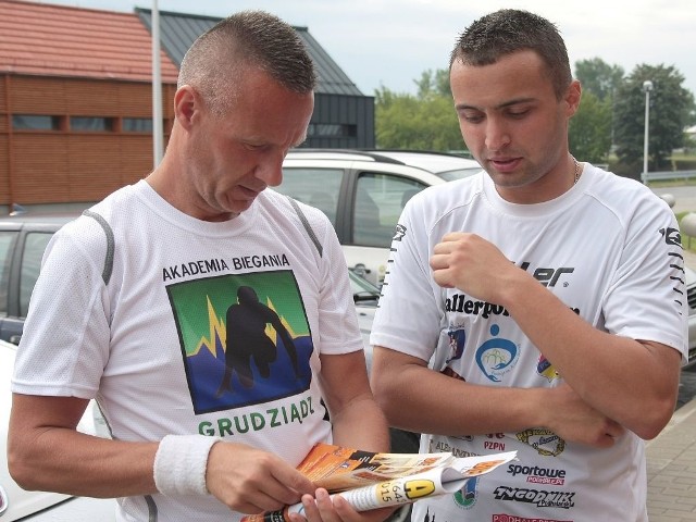 Ultramaratończyk Sebastian Biro (z prawej) wraz