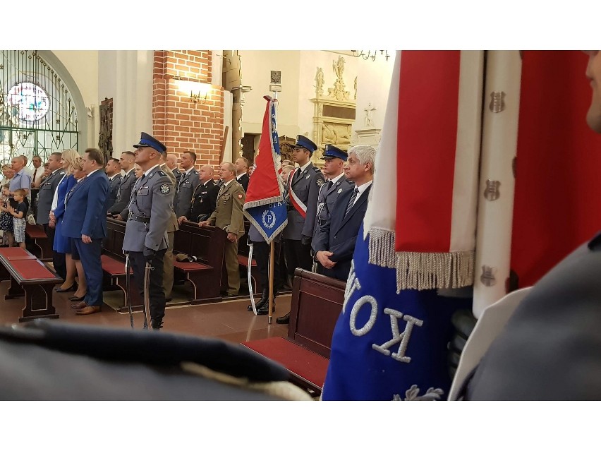 Święto Policji 2018 w Łomży. Policjanci otrzymali sztandar,...