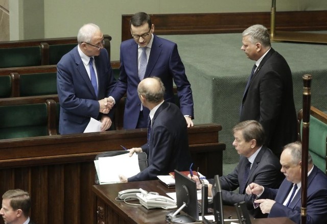 Sejm podczas 75. posiedzenia przyjął rządowy projekt ustawy o podatku akcyzowym oraz zmianie niektórych innych ustaw. Na zdjęciu minister energii Krzysztof Tchórzewski i premier Mateusz Morawiecki