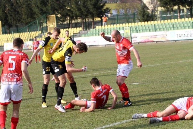 Zwycięstwo Wiązownicy zapewnił Wojciech Trochim (numer 27 na spodenkach)