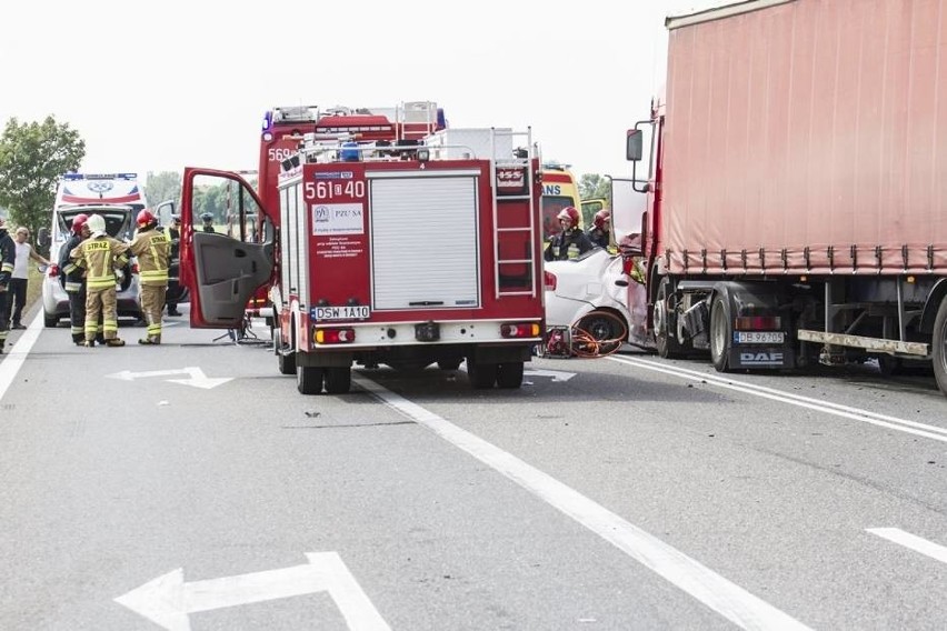 Tragiczny wypadek na krajowej "piątce". Dwie osoby nie żyją