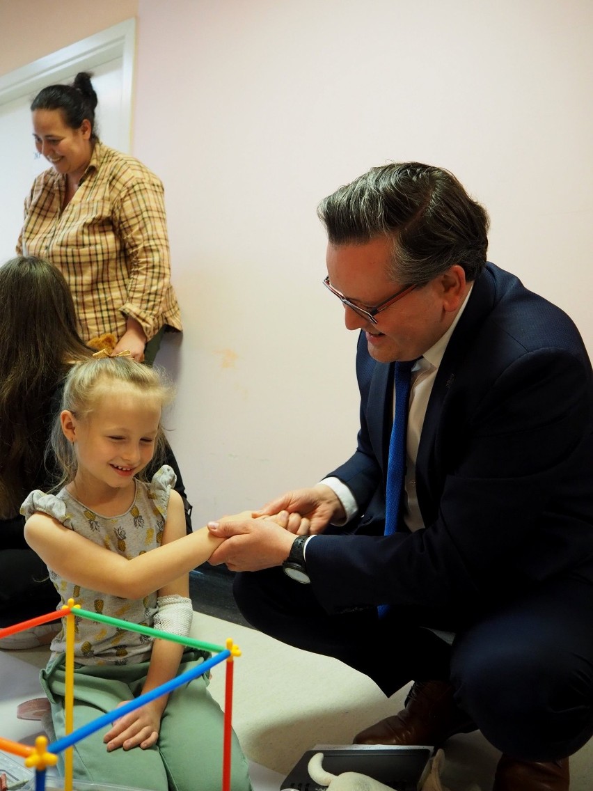 Dzień Dziecka w szpitalu w Ostrowi Mazowieckiej. Niespodzianka dla dzieci z oddziału pediatrycznego 31.05.2022