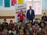 Z olimpijskimi medalami w Szkole Podstawowej w Dzierzgówku