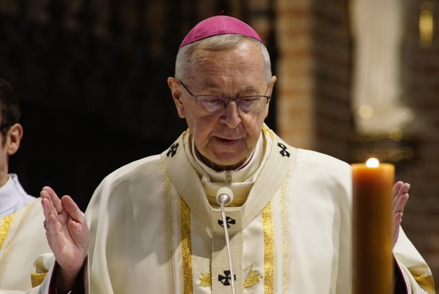 Abp Stanisław Gądecki świętuje 30. rocznicę sakry biskupiej. Z tej okazji w sobotę, 26 marca o godz. 11:00, w poznańskiej katedrze odprawiono mszę świętą za dotychczasową posługę metropolity poznańskiego i przewodniczącego Episkopatu. 30 lat temu, 25 marca 1992 r. abp Gądecki przyjął święcenia biskupie.  Bullę nominacyjną nowego biskupa podpisał św. Jan Paweł II, a konsekracji dokonał ówczesny prymas Polski, kard. Józef Glemp.Zobacz zdjęcia z uroczystego wydarzenia --->