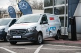 Pocztowcy z Zabrza testują elektrycznego mercedesa