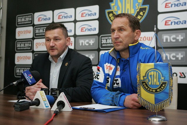 Ireneusz Maciej Zmora (z lewej) i trener Stali Piotr Paluch.