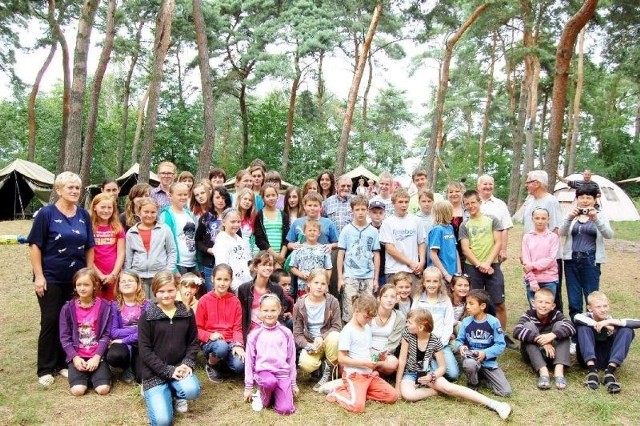 Uczestnicy II turnusu obozowego w Chałupskach
