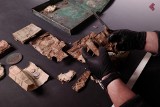 Niezwykłe znalezisko: kapsuła czasu z 1835 roku. Co kryła skrzynka wydobyta z sarkofagu Augusta II Mocnego?