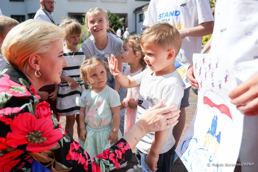 Pierwsza Dama spotkała się z uchodźcami z Ukrainy.  „To, co dzieje się w waszym kraju, nigdy nie powinno się zdarzyć”