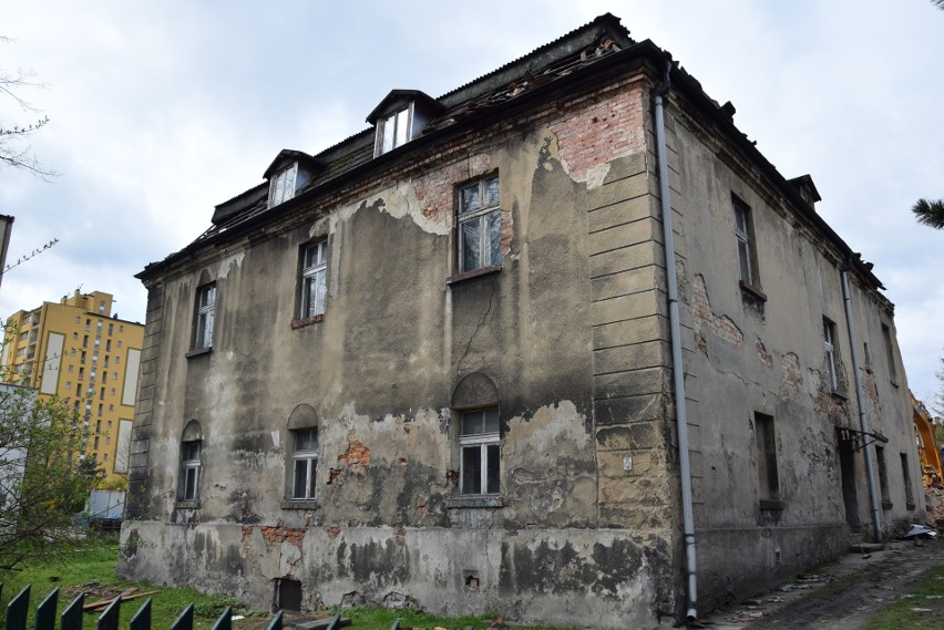 Rybnik: Burzą dworek z ulicy Dworek. Znika kolejny zabytek