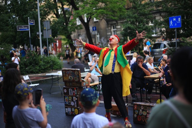 Lody, tort urodzinowy, filmy, spektakle. Poznań świętuje urodziny Bohdana Smolenia.Zobacz zdjęcia --->