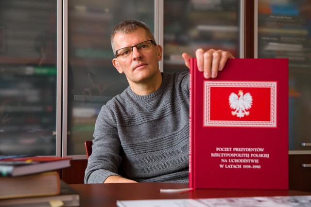 Waldemar Wilczewski z Instytutu Pamięci Narodowej w Senacie zaprezentuje niezwykły album. Okazją jest 25. rocznica przekazania do kraju insygniów RP przez prezydenta Kaczorowskiego.