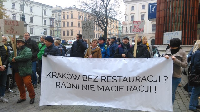 Protest restauratorów przed Urzędem Miasta Krakowa