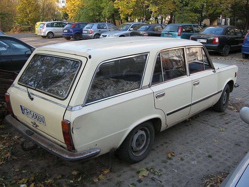 Fiat 125p Kombi miał ładowność 450 kg.  Wersja ta była...