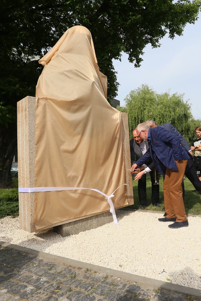Ruchomy pomnik Louisa Armstronga, to jedyna taka figura w Europie.