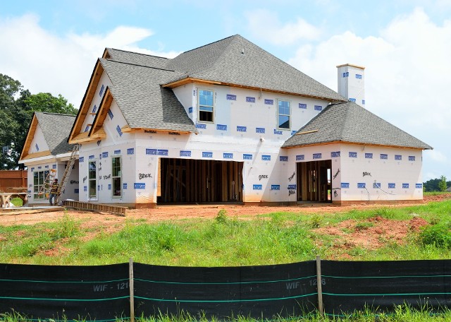 budowa domuPolacy chętnie budują domy nawet mimo stale rosnących kosztów budowy.