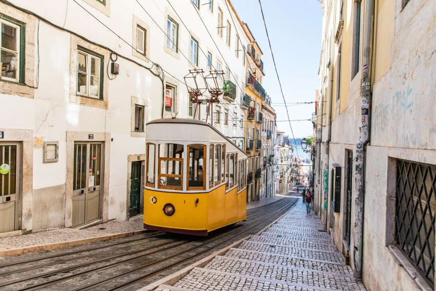 Lizbona, zanurzona w historii i otoczona bajecznym...