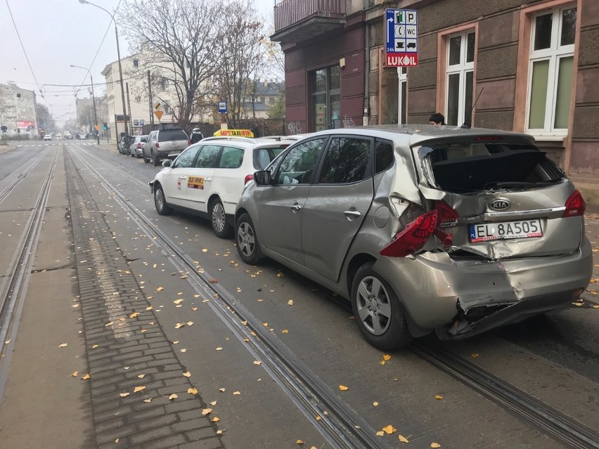 Karambol na Przybyszewskiego! Tramwaj uderzył w pięć samochodów! [zdjęcia]