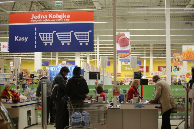 2 maja w wielu sieciach handlowych zapowiedziano strajk włoski. Oznacza to, że sklepy będą otwarte, jednak klienci będą w nich obsługiwani bardzo wolno. Gdzie 2 maja strajk włoski?