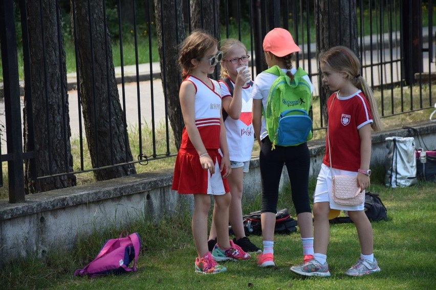 Uczniowie klasy zerowej, pierwszej i drugiej Szkoły...