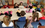 Dzieci z kazimierskiego przedszkola Motylek świętowały Dzień Myszki Miki. Czekała też na nich niespodzianka [ZDJĘCIA]