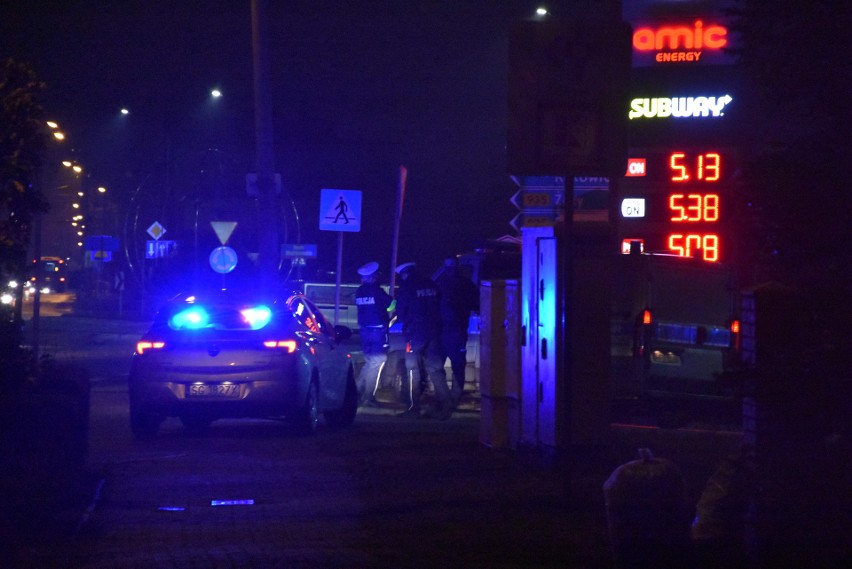 Rybnik. Napad na stację. Policjant postrzelił napastnika z...