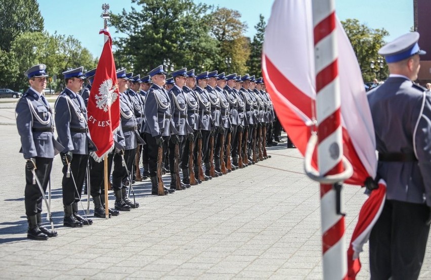 Święto policji w Gdańsku. Marsz mundurowych przez miasto i specjalne pokazy [ZDJĘCIA, WIDEO]