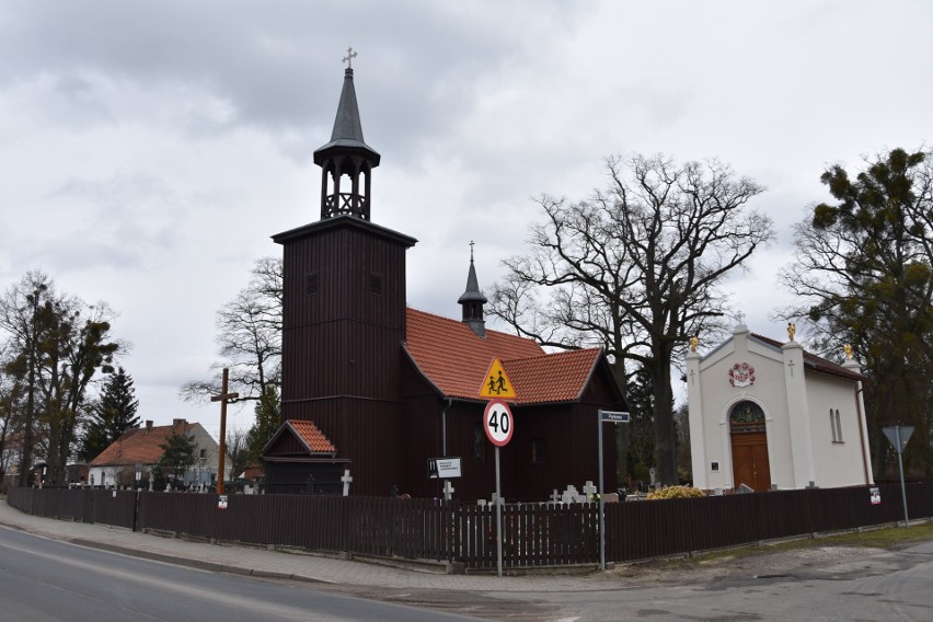 Kościół w Żołędowie ma  306 lat.  To jedna z trzech...