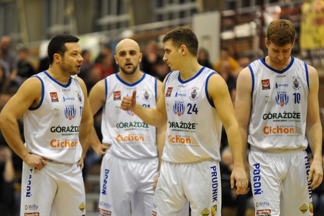 Koszykarzy Pogoni Prudnik czeka trudne wyzwanie w Słupsku.