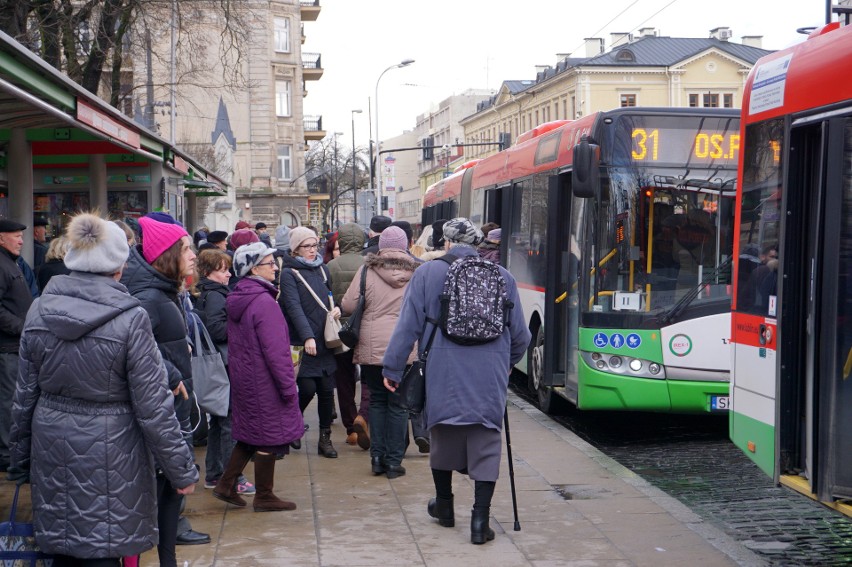 Cięcia w komunikacji miejskiej w Lublinie. Pasażerowie zaskoczeni i zrozpaczeni nowymi rozkładami jazdy