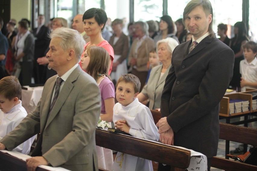 Komunia Święta w Katowicach w kościele na osiedlu Tysiąclecia [ZDJĘCIA]