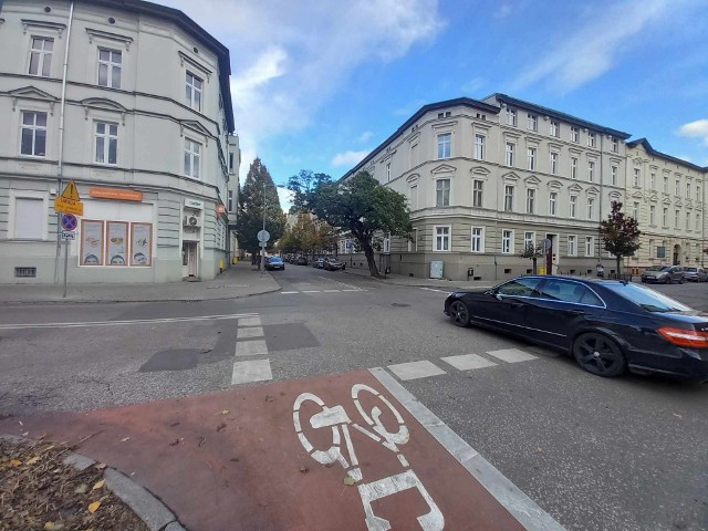 Przejście dla pieszych zniknęło, między innymi na skrzyżowaniu ulic Chrobrego i Wileńskiej
