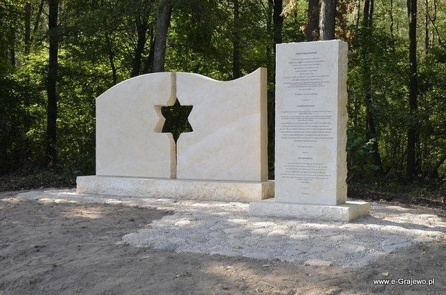 16-latek zdewastował pomnik poświęcony rajgrodzkim Żydom w Rajgrodzie.