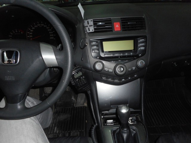Pochodzi z 2005 r., jednak zarejestrowany został w 2006. W samochodzie zamontowany jest radiotelefon CB.