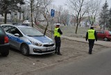 Policja kontrolowała, kto parkuje swoje pojazdy na miejscach dla niepełnosprawnych. Jaki jest rezultat ich akcji? 