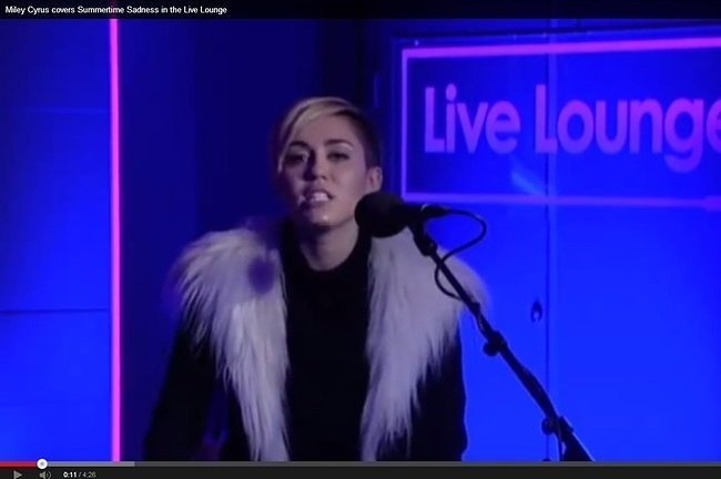 Miley Cyrus w radiu BBC 1 (fot. screen z youtube.com)
