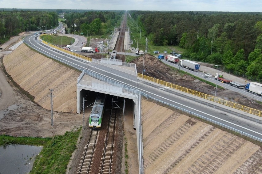 Rail Baltica. Nowy wiadukt drogowy nad torami Białystok-Warszawa. To jedno z 11 bezkolizyjnych skrzyżowań do granic woj. podlaskiego