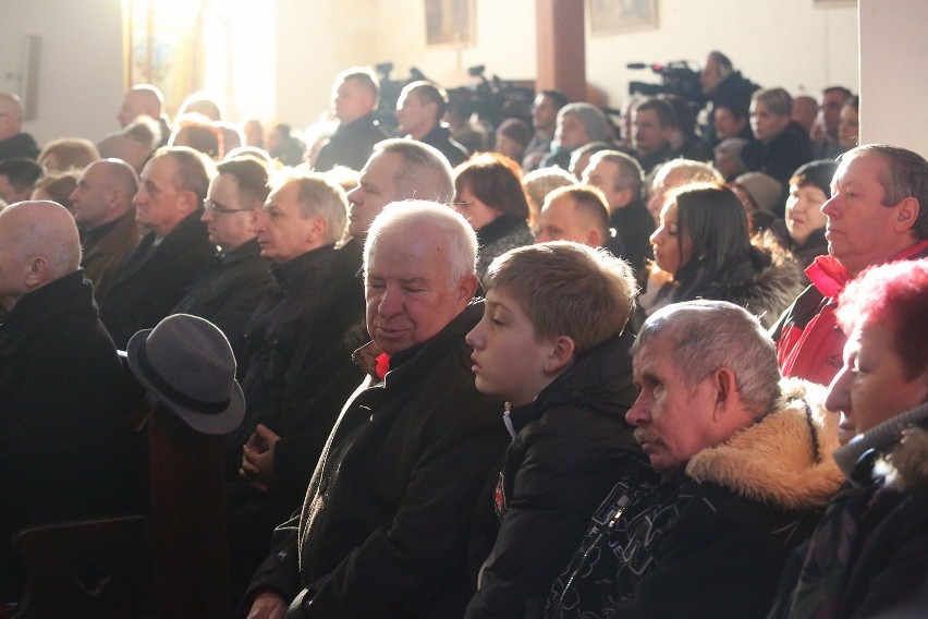 Pogrzeb kierowcy, który zginął w zamachu w Berlinie. Łukasza Urbana żegna ponad tysiąc osób