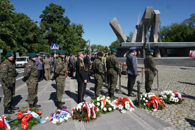 Obchody zakończenia II wojny światowej pod Pomnikiem Armii Poznań