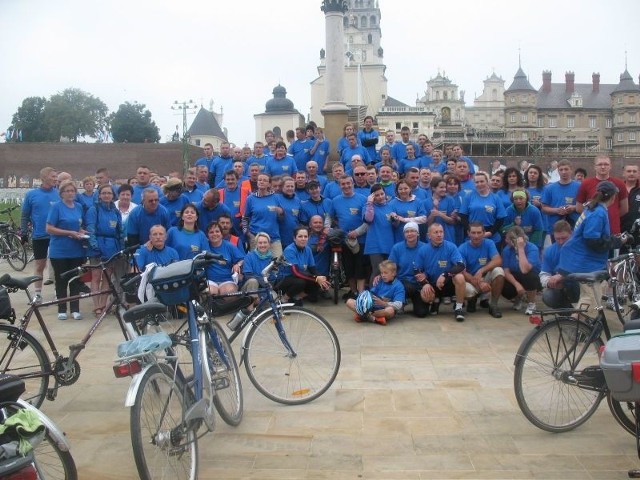 110 &#8211; osobowa grupa parafian z Zakrzewa wyruszyła do Częstochowy na rowerach.