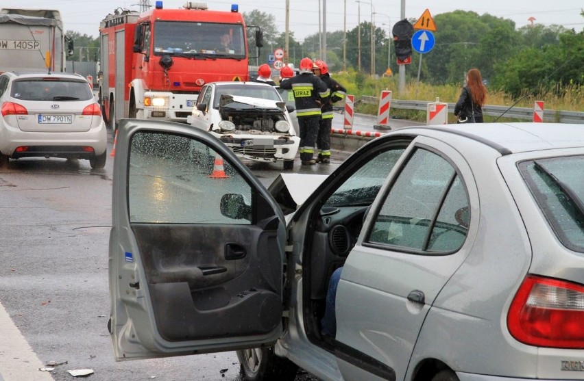 Wypadek na Sobieskiego. Matiz jechał pod prąd