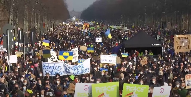 Protest w Berlinie przeciwko wojnie na Ukrainie