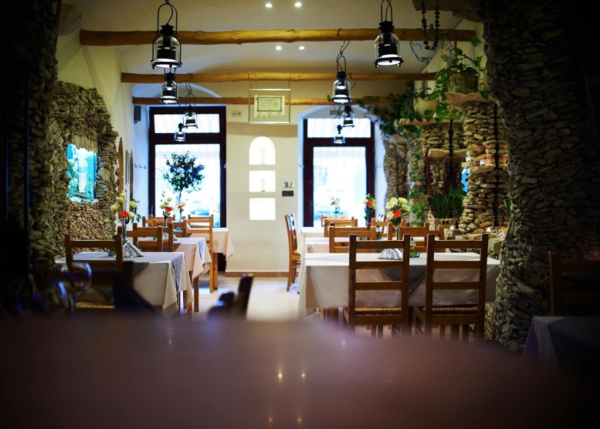 Pireus Restaurant & Cafe (ul. Wieluńska 12)...